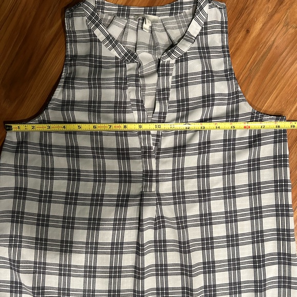 Joie Aruna Checkered
Sleeveless Gingham Blouse Size Small - Picture 5 of 8